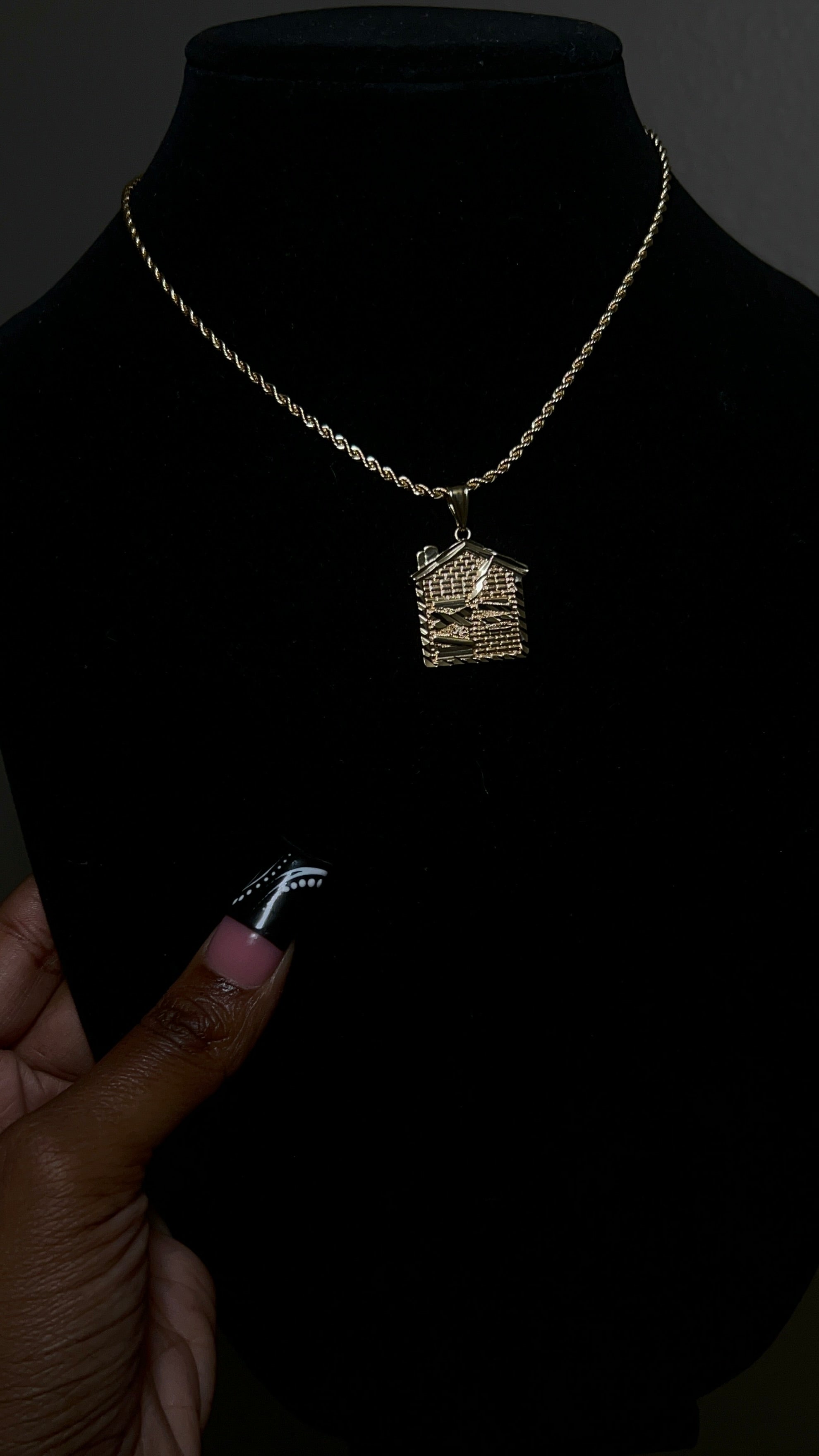 Trap house pendant & chain