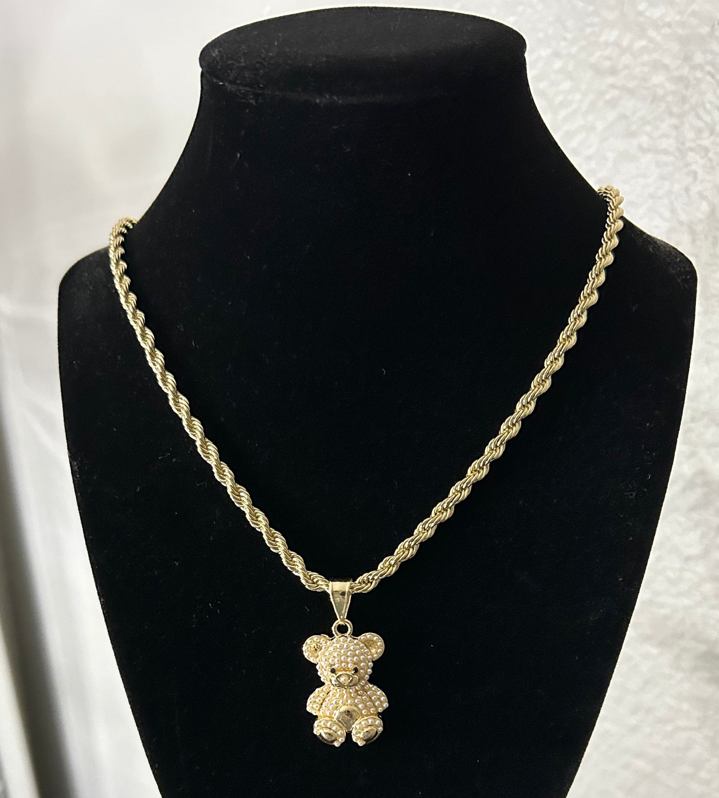 Pearly Bear pendant & chain
