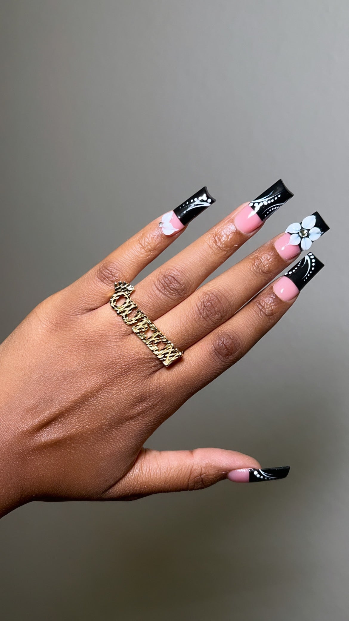 Queen Double Finger Ring